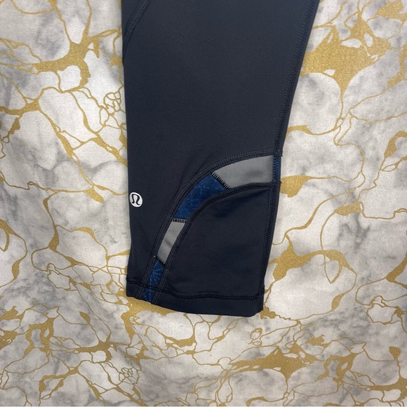 Lululemon Run: Inspire Crop II *Sashiko Size 8 - Picture 6 of 7